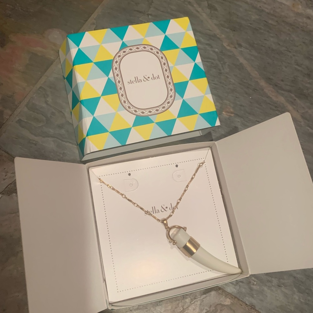 NWT - Stella & Dot - Sahara Pendant Necklace
